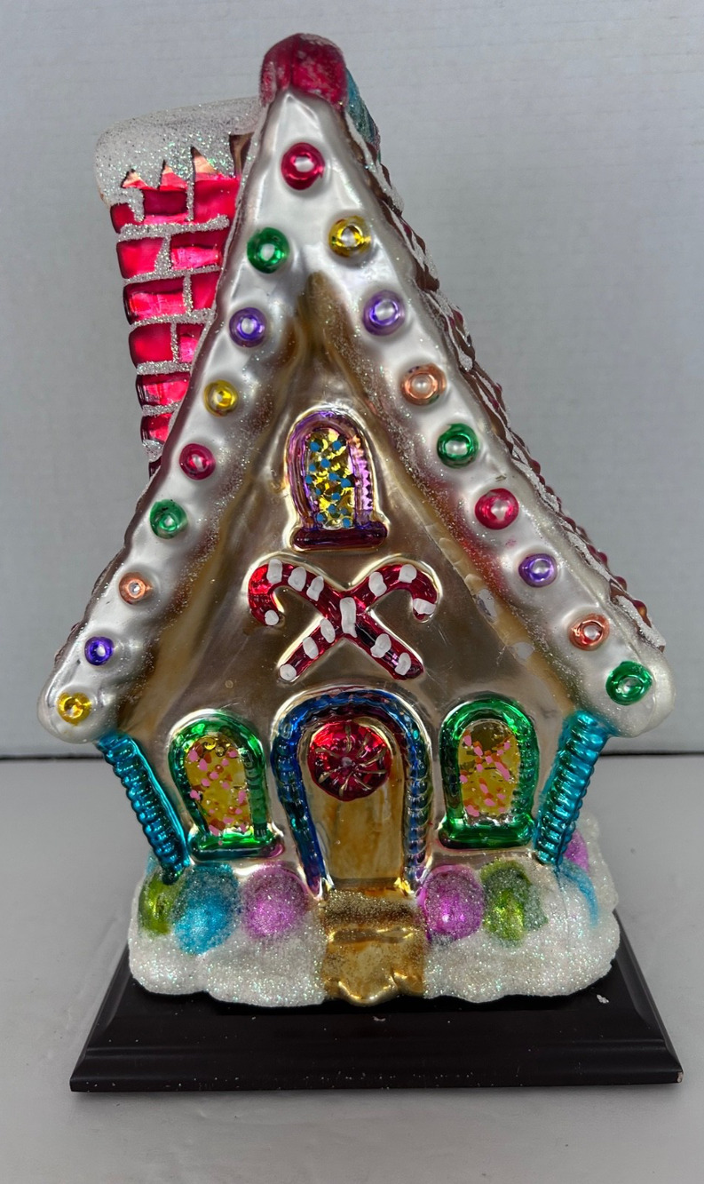 Thomas Pacconi classic blown glass gingerbread house new condition. 9 1/2" Tall